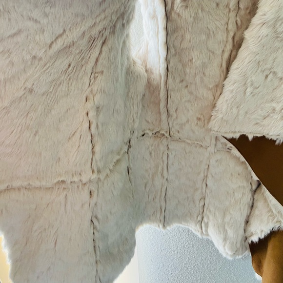 Faux fur vest in camel “suede” - Picture 2 of 5